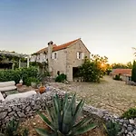 Sea View Villa With Tennis Court - Dvori Sv Jurja *