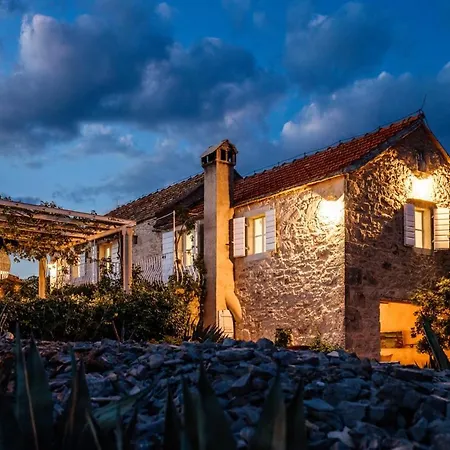 Villa Sea View With Tennis Court - Dvori Sv Jurja