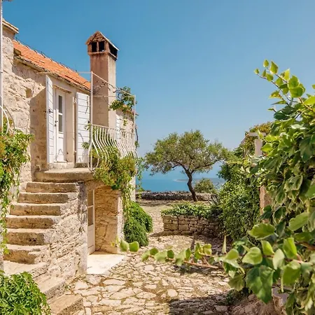 Sea View With Tennis Court - Dvori Sv Jurja * Jelsa (Hvar)